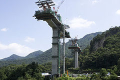 300px-Bridge_pier_in_Naganohara[1].jpg